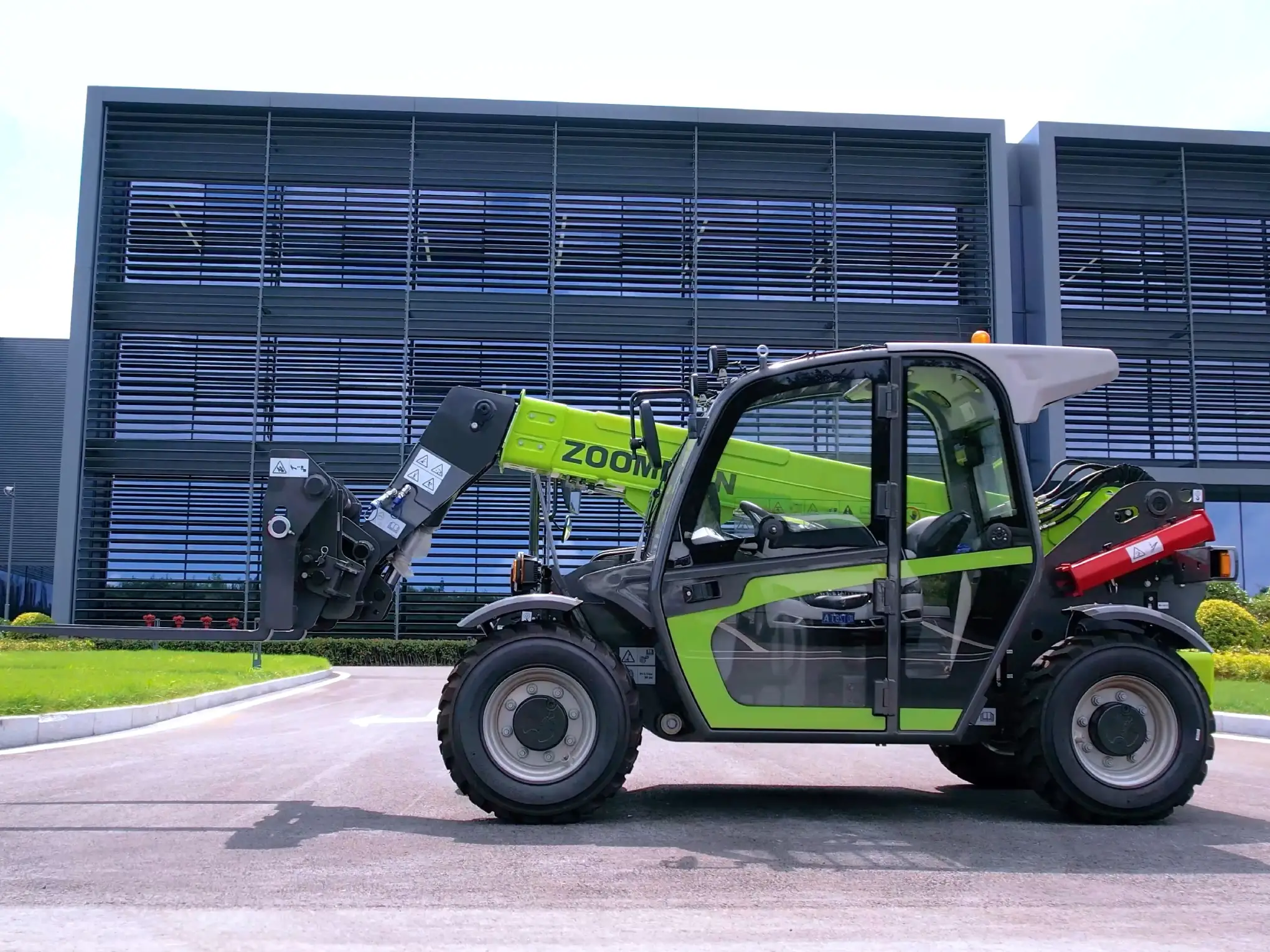 5 zalet wynajmu ładowarek teleskopowych Zoomlion